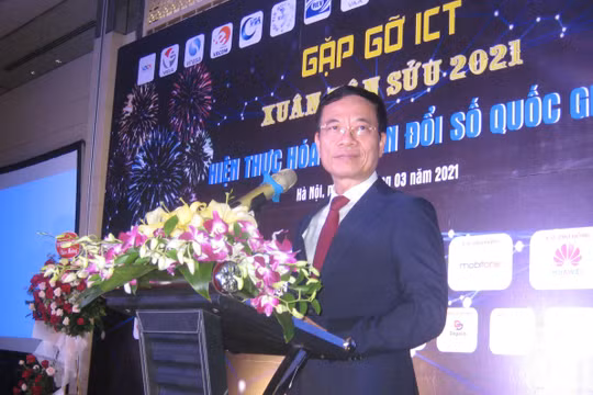 Bộ trưởng Bộ Thông tin và Truyền thông Nguyễn Mạnh Hùng phát biểu chào mừng chương trình