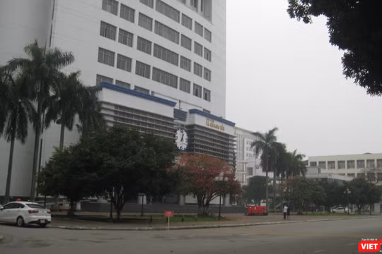 Thư viện Tạ Quang Bửu trong khuôn viên Đại học Bách khoa Hà Nội rất vắng bóng sinh viên vì nhà trường đã chuyển 90% việc giảng dạy sang hình thức trực tuyến. Ảnh chụp lúc 14h00 ngày 13/3/2020.