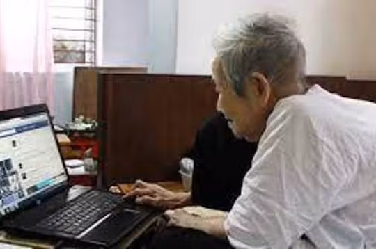 Máy tính và Internet ngày nay cũng là không thể thiếu với không ít người cao tuổi