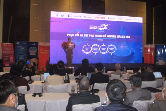 Ông Vũ Hoàng Liên - Chủ tịch Hiệp hội Internet Việt Nam phát biểu khai mạc hội thảo