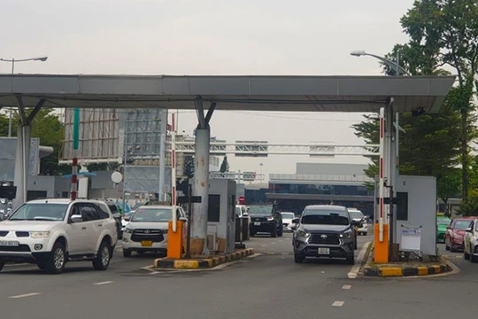Vẫn chưa thu phí không dừng tại sân bay Tân Sơn Nhất ở thời điểm hiện tại