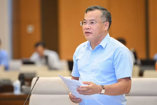 Thứ trưởng Bộ Công an Nguyễn Văn Long báo cáo với Uỷ ban Thường vụ Quốc hội về đề án đấu giá biển số xe ô tô