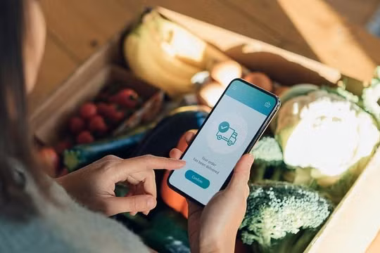 Người tiêu dùng Hà Nội đã khá quen thuộc với việc mua hàng qua mạng