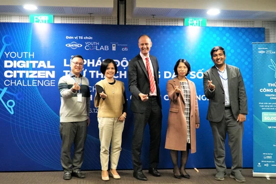 Lãnh đạo UNDP và Cục Phát triển Thị trường và Doanh nghiệp Khoa học Công nghệ tại lễ phát động cuộc thi