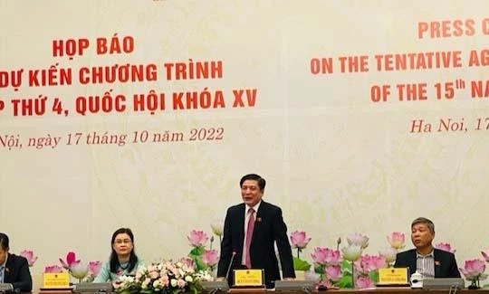 Tổng Thư ký, Chủ nhiệm Văn phòng Quốc hội Bùi Văn Cường chủ trì buổi họp báo