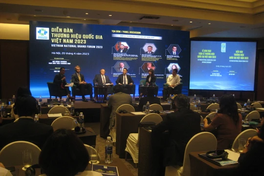 Các diễn giả trong phần giao lưu của Diễn đàn Thương hiệu quốc gia Việt Nam 2023