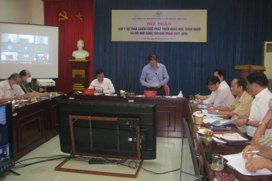 TS Phan Xuân Dũng - Chủ tịch Liên hiệp các hội khoa học và kỹ thuật Việt Nam và TS Bùi Thế Duy - Thứ trưởng Bộ Khoa học Công nghệ chủ trì hội thảo