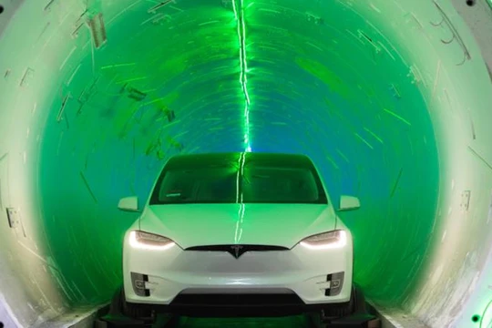 Xe điện Tesla trong đường hầm tốc hành của Elon Musk. Ảnh: The Boring Company