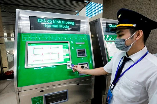 Sang năm 2024, thẻ vé tháng đi tàu điện trên cao cũng có thể sử dụng với xe buýt