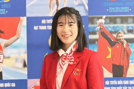 Bùi Thị Ngân tại lễ mừng công và khen thưởng đội tuyển điền kinh Việt Nam tham dự SEA Games 32, ngày 17/5. Ảnh: Nhân vật cung cấp