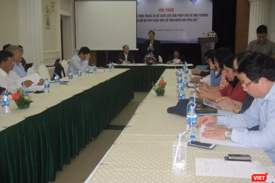 TS Phan Tùng Mậu - Phó Chủ tịch Liên hiệp các hội Khoa học và Kỹ thuật Việt Nam chủ trì hội thảo