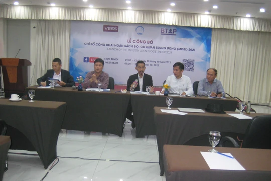 Các diễn giả trong phần giao lưu, hỏi đáp tại hội thảo công bố chỉ số MOBI 2021