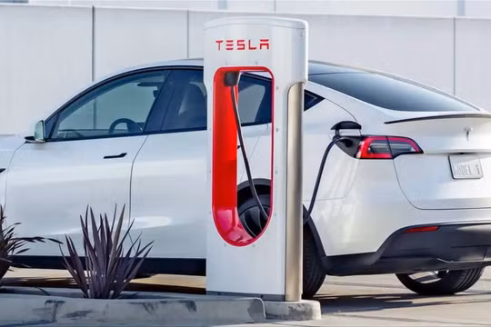 Tesla thu hồi gần 200.000 xe tại Mỹ 