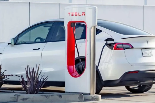 Tesla thu hồi gần 200.000 xe tại Mỹ 