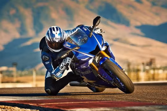 mặc dù thay đổi không nhiều nhưng R1 2017 vẫn hết sức thu hút sự chú ý.