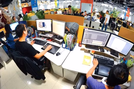  Trong năm 2016, VNCERT ghi nhận sự lây lan rất nhanh của mã độc mã hóa dữ liệu để tống tiền Ransomware. Mã độc này luôn có các biến thể mới, lây lan qua nhiều hình thức, đem lại những nguồn lợi khổng lồ cho tin tặc mà người bị hại gần như không có lựa c