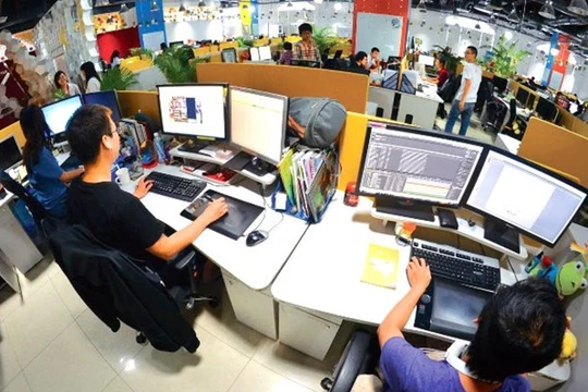  Trong năm 2016, VNCERT ghi nhận sự lây lan rất nhanh của mã độc mã hóa dữ liệu để tống tiền Ransomware. Mã độc này luôn có các biến thể mới, lây lan qua nhiều hình thức, đem lại những nguồn lợi khổng lồ cho tin tặc mà người bị hại gần như không có lựa c