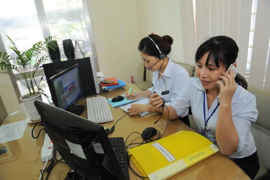 Một loạt số điện thoại đường dây nóng và số cá nhân của các cán bộ Bộ Tài chính và các đơn vị thuộc bộ được công khai để tiếp nhận ý kiến phản ánh của người dân (ảnh minh hoạ).