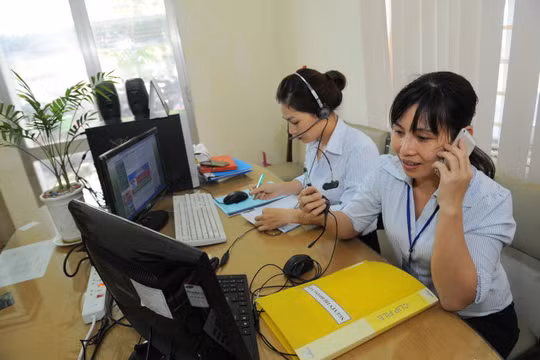 Một loạt số điện thoại đường dây nóng và số cá nhân của các cán bộ Bộ Tài chính và các đơn vị thuộc bộ được công khai để tiếp nhận ý kiến phản ánh của người dân (ảnh minh hoạ).