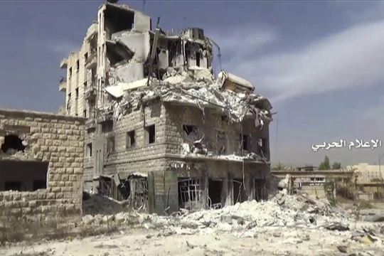 Ảnh chụp một ngôi nhà bị hư hại từ khu Bustan Al-Basha, Aleppo, ngày 4/10/2016.