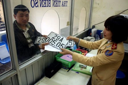 Việc đăng ký trực tuyến hồ sơ tại website giúp người dân có thể thực hiện tờ khai tại bất cứ địa điểm nào có nối mạng Internet (Ảnh minh họa)