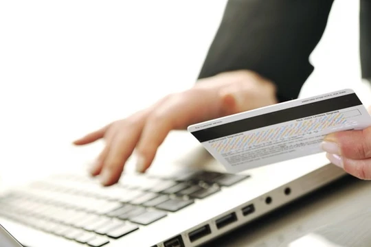 Một trong những cách hữu hiệu để đảm bảo an toàn cho giao dịch trực tuyến là luôn sử dụng mật khẩu mạnh và thường xuyên thay đổi mật khẩu