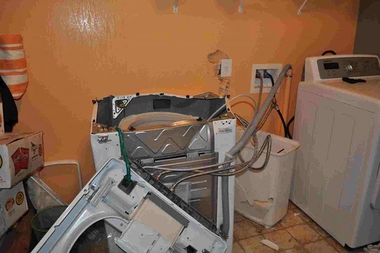 Một trường hợp máy giặt cửa trên của Samsung gặp vấn đề.