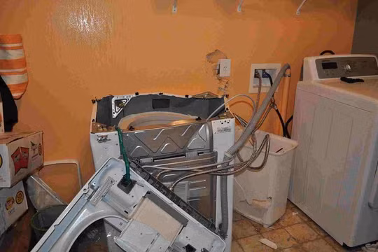 Một trường hợp máy giặt cửa trên của Samsung gặp vấn đề.