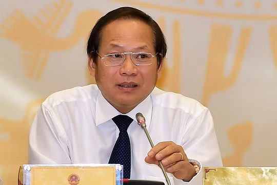 Bộ trưởng Bộ TT&TT Trương Minh Tuấn điều hành buổi họp báo Chính phủ tháng 10/2016.