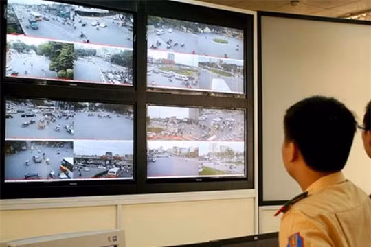 Hoạt động của camera được nối trực tiếp với một trung tâm kiểm tra truyền tải hình ảnh tại đó và có thể liên lạc trực tuyến để xử lý khẩn trương.