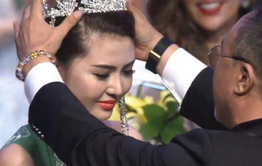 Nguyễn Thị Ngọc Duyên là người đẹp vừa trở thành tân Nữ hoàng sắc đẹp toàn cầu 2016 trong đêm chung kết tại Hàn Quốc.