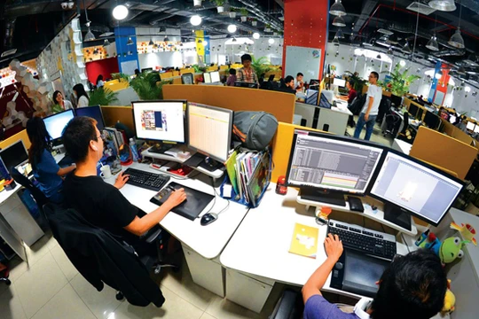 Chương trình mục tiêu phát triển ngành công nghiệp CNTT đến năm 2020, tầm nhìn đến năm 2025” đặt mục tiêu đưa công nghiệp CNTT trở thành ngành kinh tế có tốc độ phát triển nhanh, bền vững, doanh thu cao và có giá trị xuất khẩu lớn vào 2025.