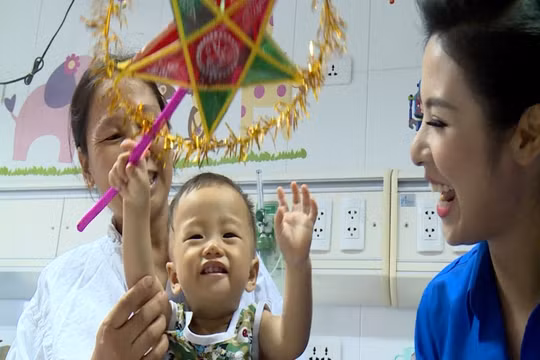 Tân Hiệp Phát tặng quà Trung thu cho 1000 trẻ em bệnh hiểm nghèo