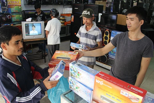 Thời gian này,đầu thu truyền hình số mặt đất "đắt hàng" vì thời hạn tắt sóng analog đợt 2 đã đến gần.