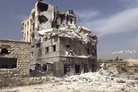 Ảnh chụp một ngôi nhà bị hư hại từ khu Bustan Al-Basha, Aleppo, ngày 4/10/2016.