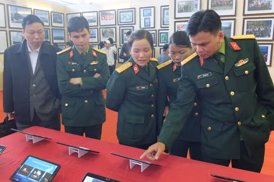 Đông đảo cán bộ, chiến sĩ tỉnh Bắc Kạn trải nghiệm về công nghệ 3D tại Triển lãm