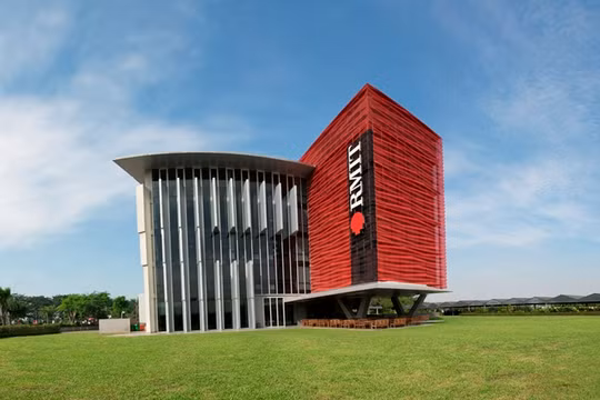 Tòa nhà giảng đường 2 của Đại học RMIT Việt Nam được đưa vào sử dụng năm 2013, cùng với việc khai trương cơ sở đào tạo Nam Sài Gòn.