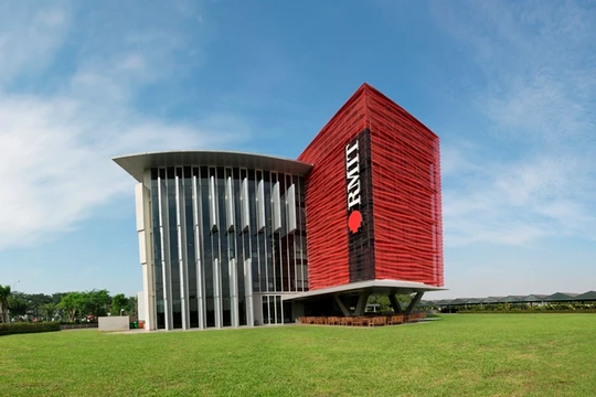 Tòa nhà giảng đường 2 của Đại học RMIT Việt Nam được đưa vào sử dụng năm 2013, cùng với việc khai trương cơ sở đào tạo Nam Sài Gòn.