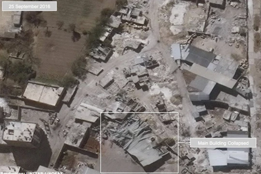 Người mẫu trình diễn mốt Etam Live Show Lingerie trong khuôn khổ Tuần lễ Thời trang ở Paris.