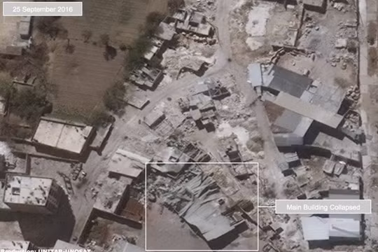 Người mẫu trình diễn mốt Etam Live Show Lingerie trong khuôn khổ Tuần lễ Thời trang ở Paris.