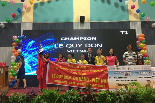 Học sinh trường Trần Cao Vân là một 2 đội giành giải Vô địch Robothon quốc tế.