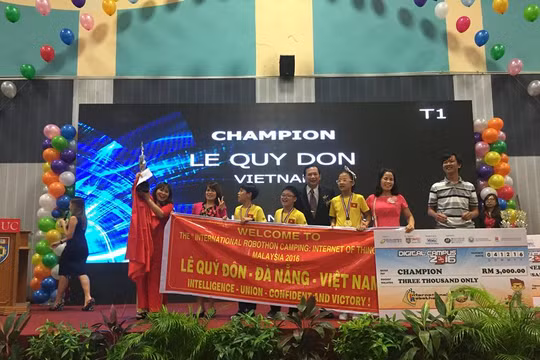 Học sinh trường Trần Cao Vân là một 2 đội giành giải Vô địch Robothon quốc tế.