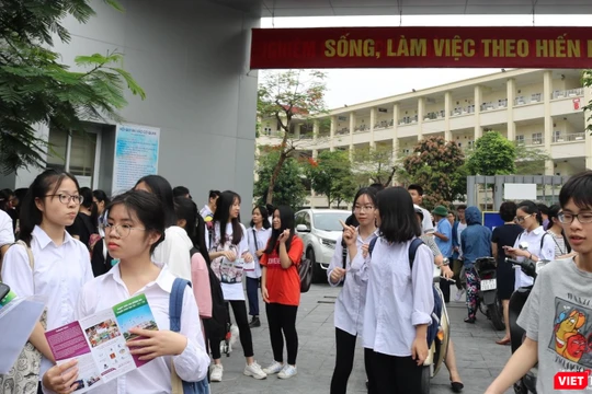 Học sinh sau khi tan trường. Ảnh: Minh Thúy