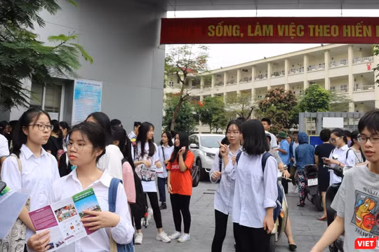 Học sinh sau khi tan trường. Ảnh: Minh Thúy
