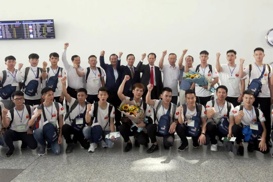 Đoàn Việt Nam trước giờ lên máy bay tham dự kỳ thi tay nghề thế giới năm 2019 tại Kazan, Nga. Ảnh: http://gdnn.gov.vn 