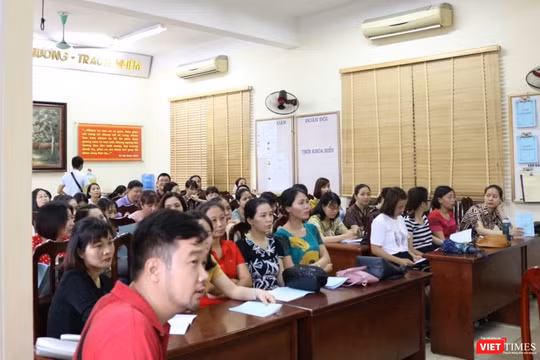 Họp cán bộ làm công tác coi thi tại Trường THCS Lê Quý Đôn. Ảnh: Minh Thúy