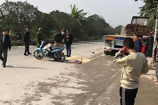 Hiện trường vụ tai nạn giao thông khiến nam sinh Trường Đại học Y Hà Nội tử vong. Ảnh: Internet