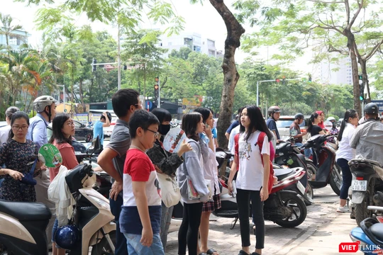 Học sinh sau khi tan trường. Ảnh: Minh Thúy