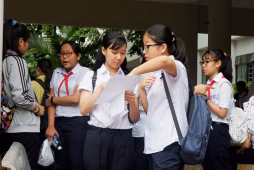 Thí sinh Đà Nẵng tham dự kỳ thi tuyển sinh vào lớp 10 THPT công lập năm học 2018 – 2019 tại điểm thi trường THPT Phan Châu Trinh. Ảnh: GD&TĐ 