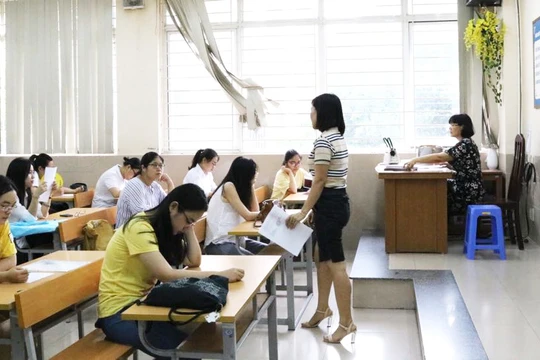 Học sinh trong giờ học